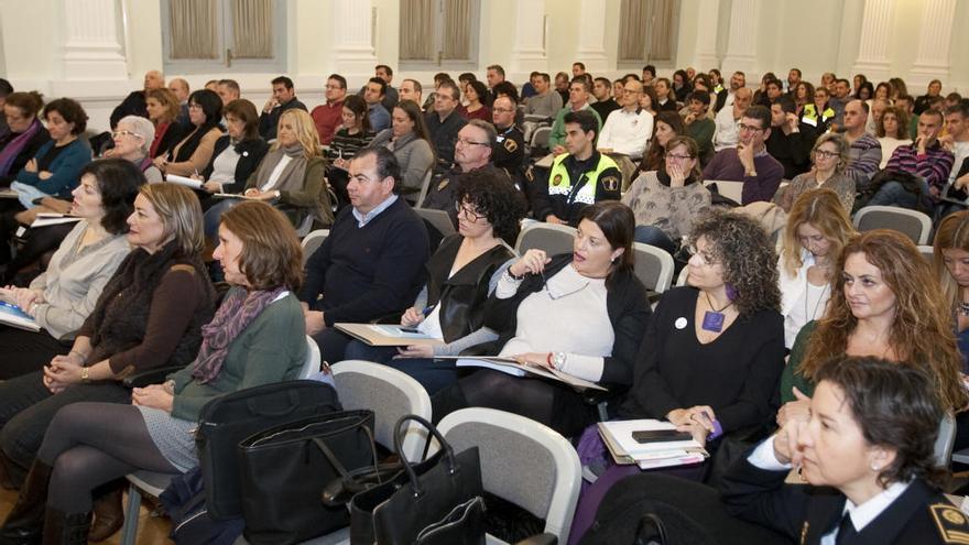 «La sociedad exige a la Policía Local más proximidad con la violencia de género»