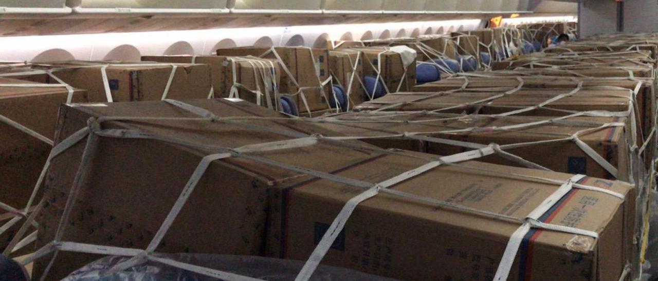 Un avión de pasajeros habilitado para transportar material sanitario de China en plena pandemia y con destino a Palma. | CAIB
