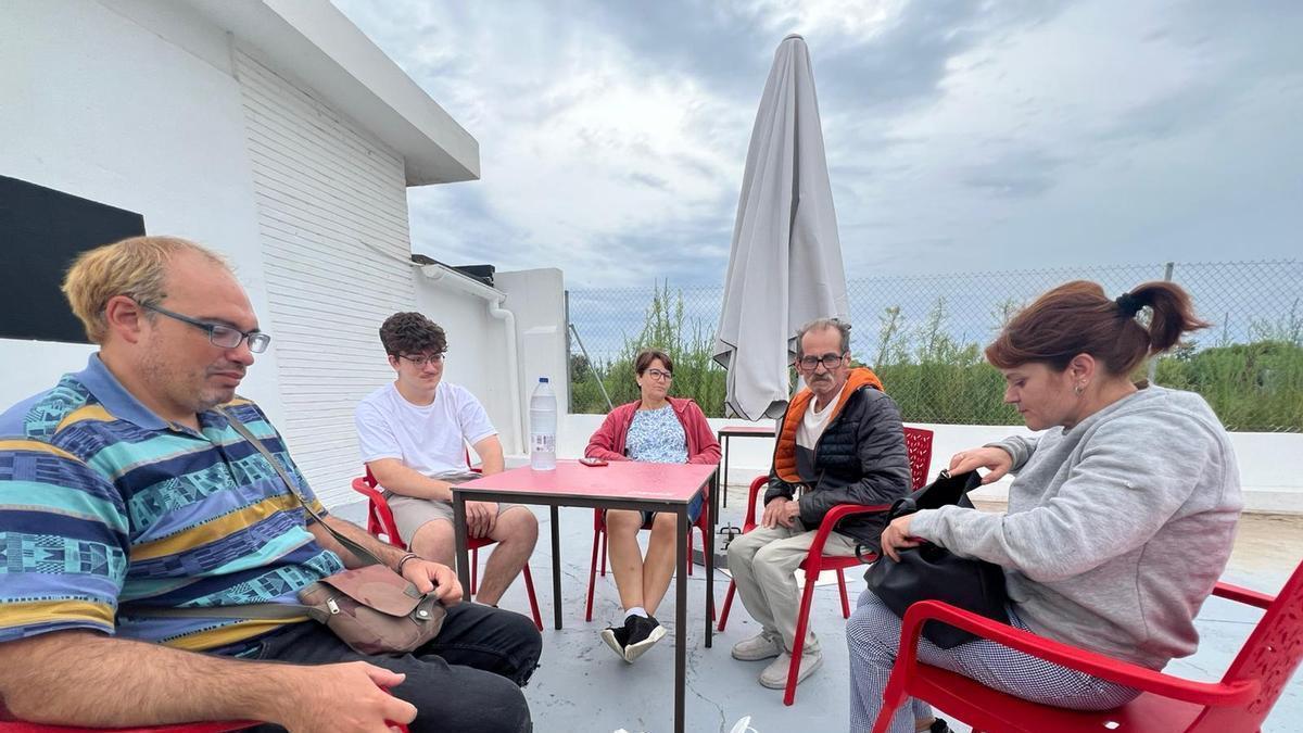 Vecinos de El Saler pasan su primera noche fuera de casa