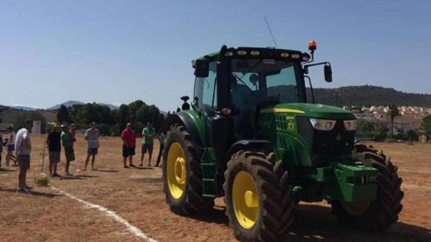 Un tractor durante la competición. | AMANDA PINTO