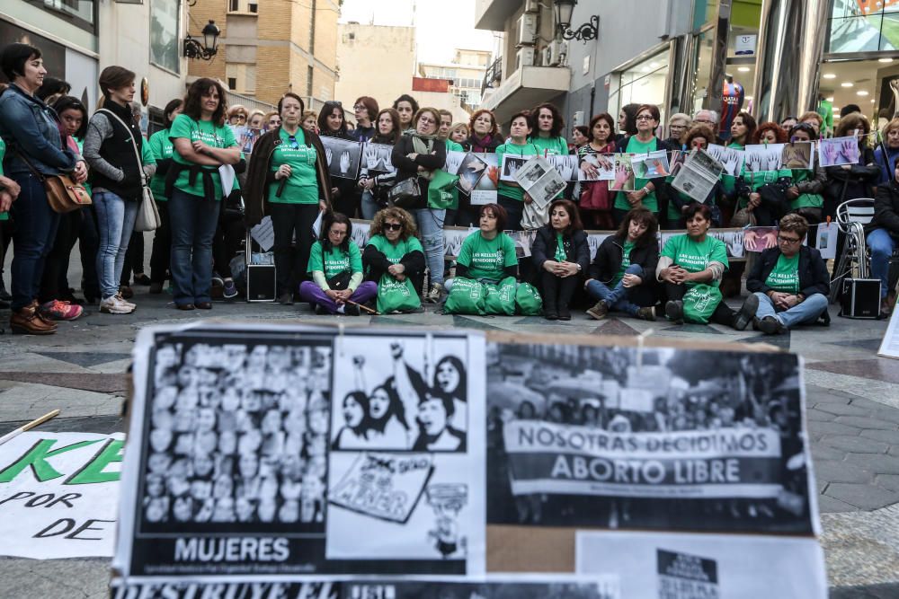 La agrupación reúne a más de un centenar de mujeres en una concentración para exigir condiciones de trabajo dignas
