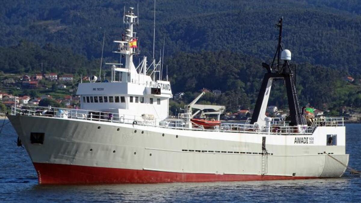 BUQUE RIBEIRA | Construido en Noruega, con bandera mauritana y armador de Santiago: así es el pesquero incendiado en Ribeira BUQUE RIBEIRA | Construido en Noruega, con bandera mauritana y armador de Santiago: así es el pesquero incendiado en Ribeira