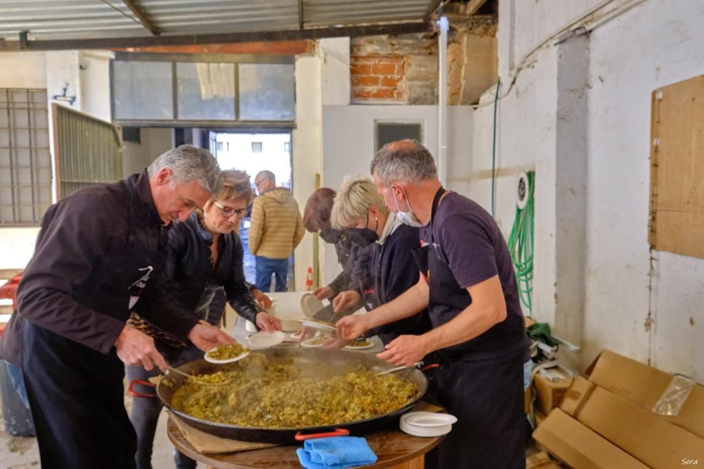 Preparatius dels arrossos amb carxofa.