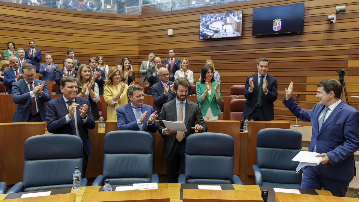 El presidente de la Junta, Alfonso Fernández Mañueco, durante su intervención en el debate sobre Política General de la Junta de Castilla y León