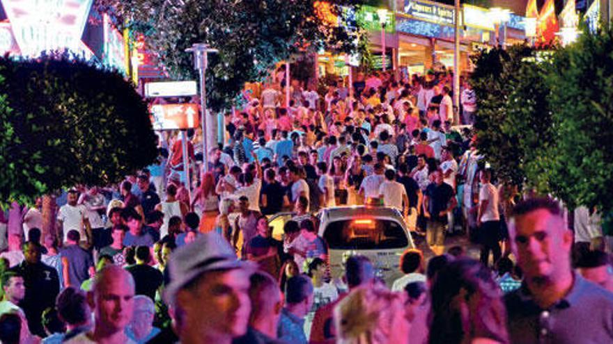 Magaluf: Alcohol i drogues en el cor del &#039;balconing&#039;