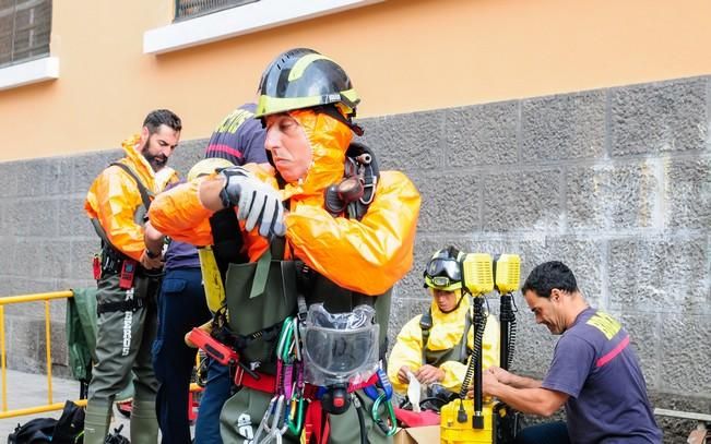 Efectivos de los Bomberos de Las Palmas de Gran ...