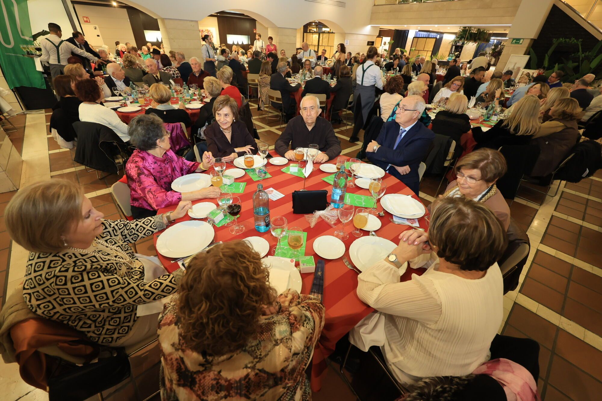 La AECC rinde homenaje al voluntariado en su tradicional cena solidaria