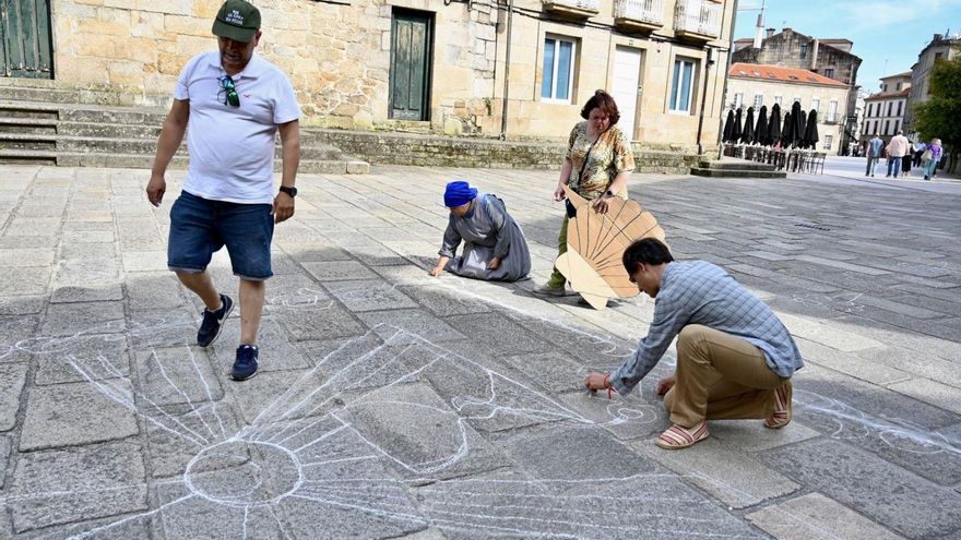 Voluntarios colaboran en la elaboración de los alfombrados, ayer en Santa María.