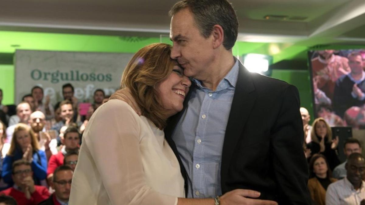 Susana Díaz abraza a Rodríguez Zapatero en un acto en Jaén, en 2016.