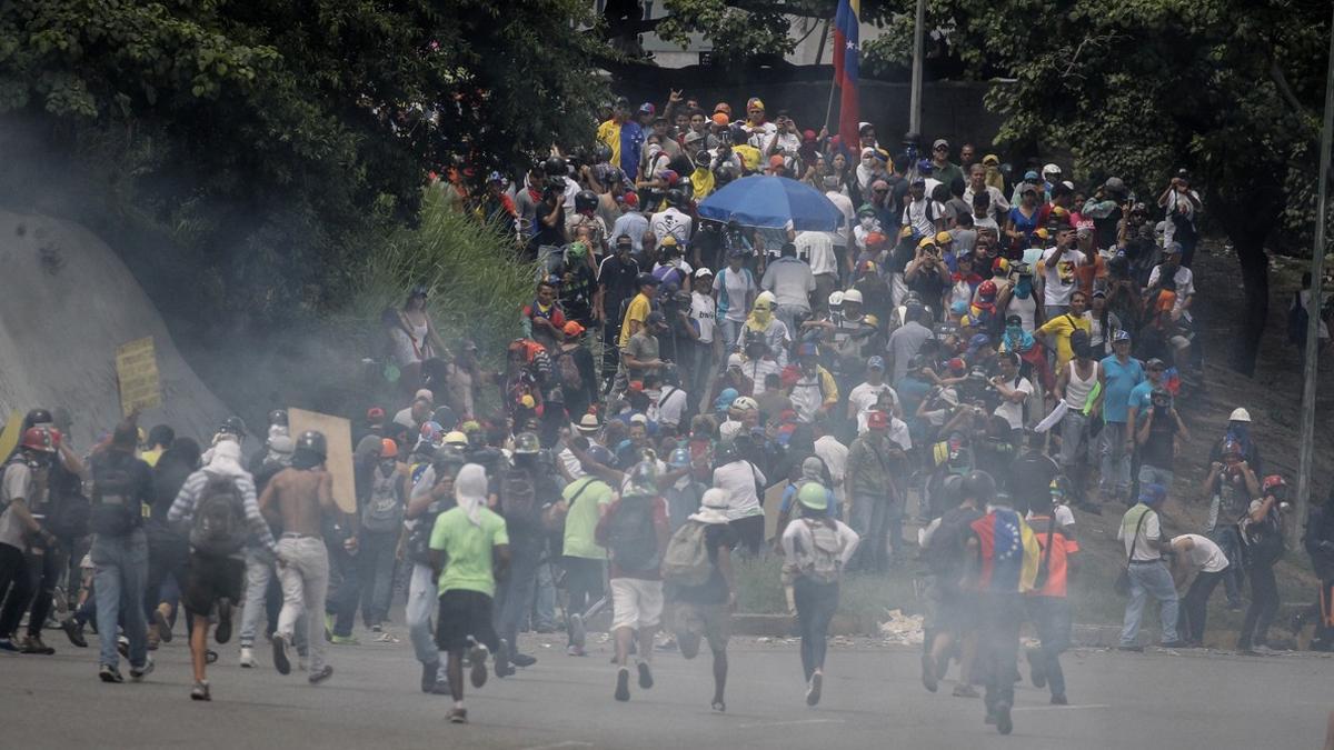 Varios heridos durante marchas opositoras en Venezuela