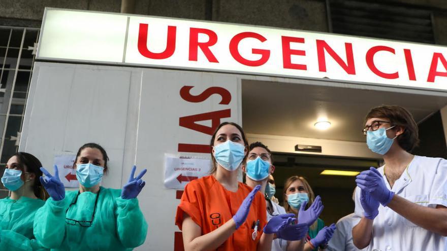 Aplausos de los sanitarios de un hospital de Madrid.