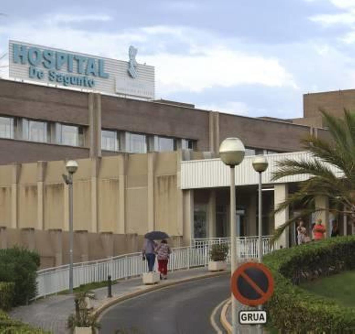 Entrada principal del Hospital de Sagunt.