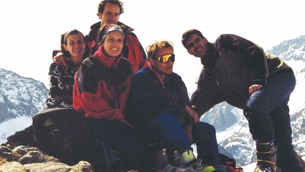 El grup de cinc amics que van pujar al Balandrau.