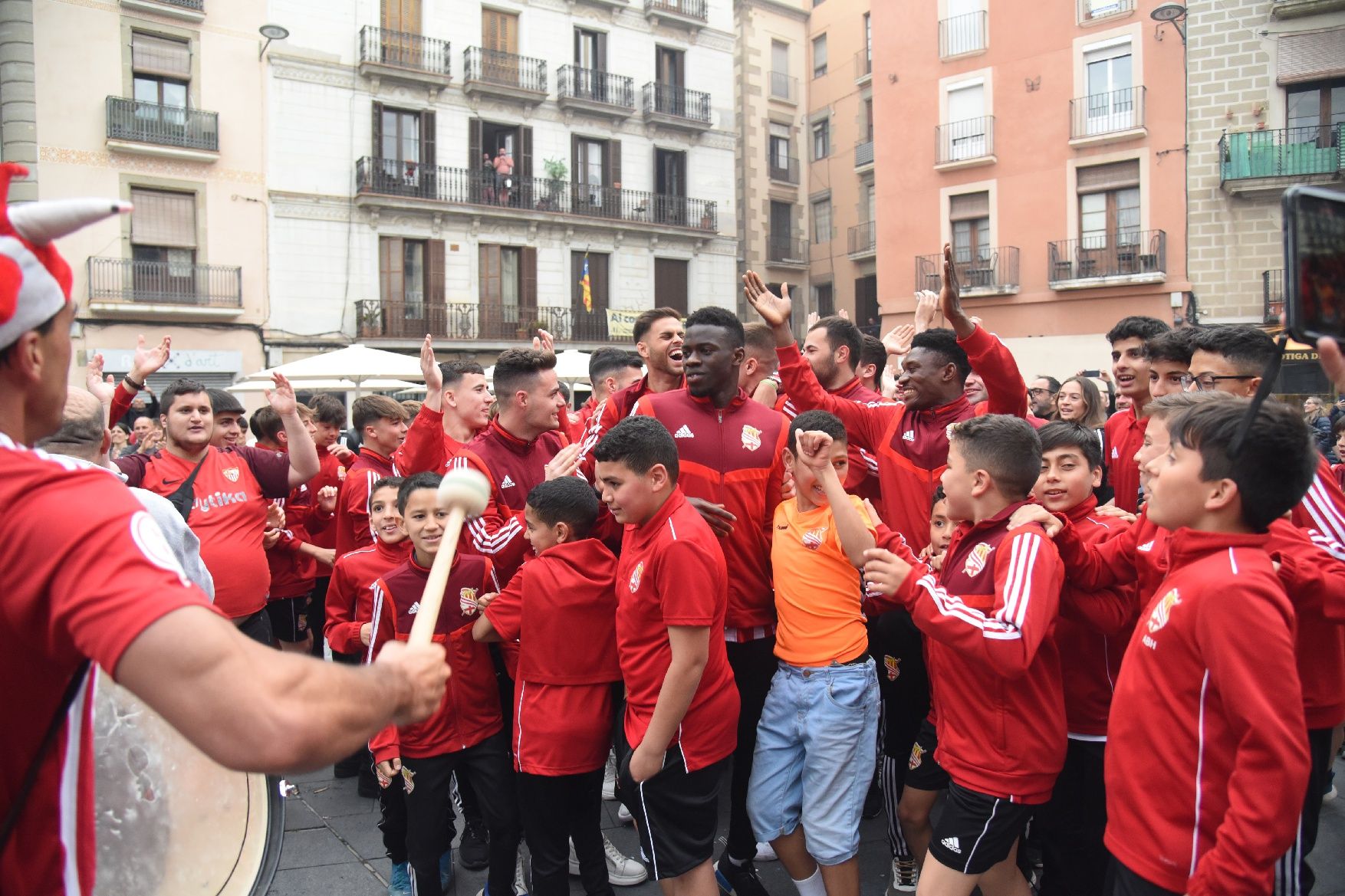 Festa a la plaça Major per celebrar l'ascens del CE Manresa