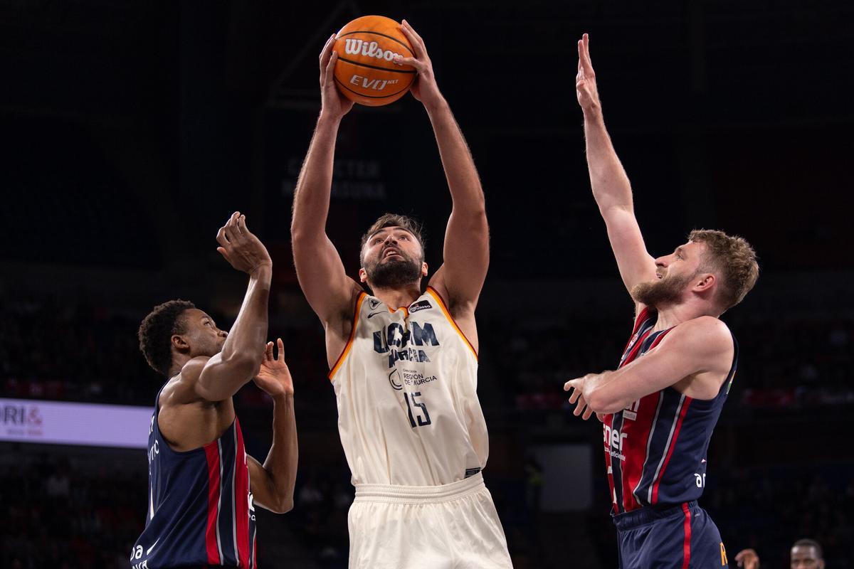 Emanuel Cate, del UCAM Murcia, durante el partido ante el Baskonia en el Buesa Arena.
