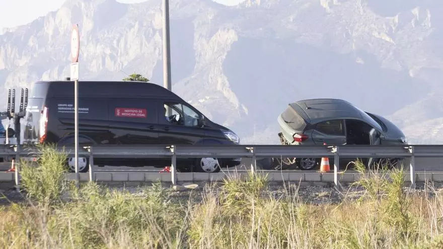 Un joven de 28 años muere atropellado tras bajarse de un coche accidentado en la A-70 en Alicante