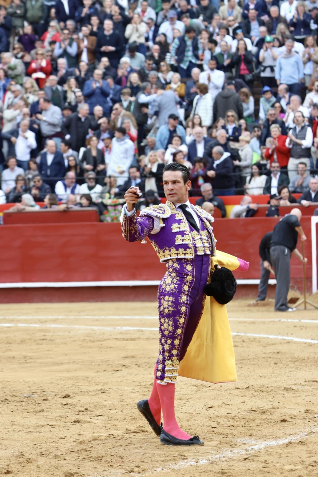 Manzanares arropado por aficionados de Alicante en la Feria de Fallas