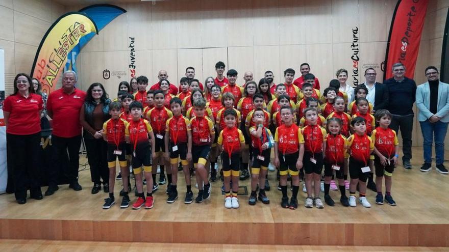 Foto de familia del Club Ballester.