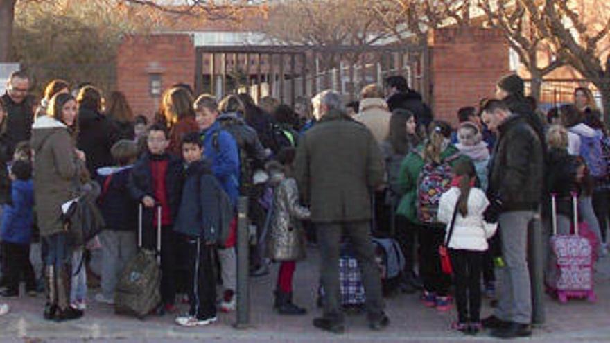 Ontinyent se concentra contra los recortes en la escuela pública
