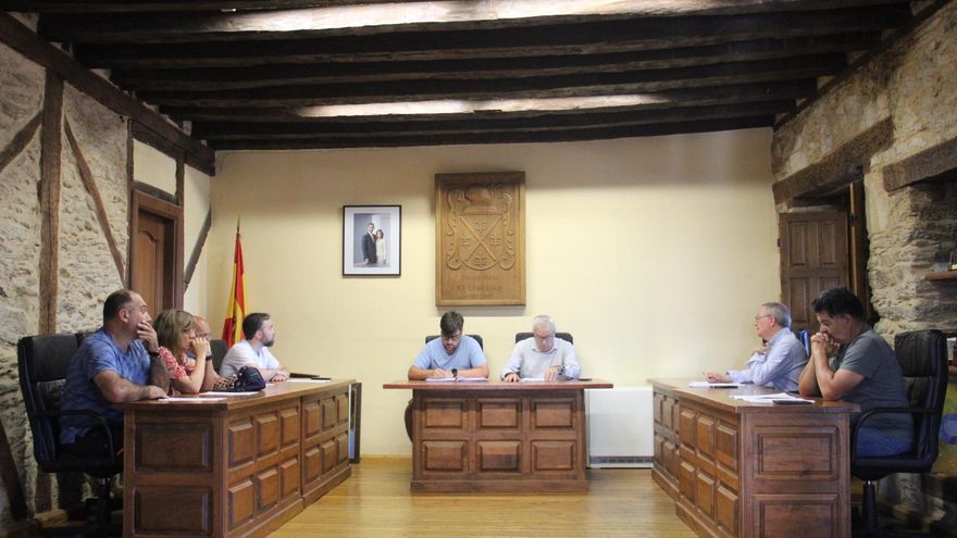 Puebla aprueba la moción para exigir las paradas del AVE en Sanabria