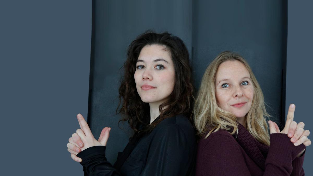 Marlene Weyerer und Sophie Mono moderieren den MZ-Podcast &quot;Mörderisches Mallorca&quot;.