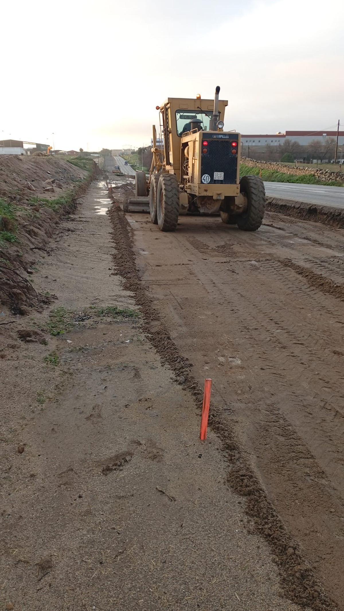 Obras de acondicionamiento en la carretera CO-6411, en Pozoblanco.