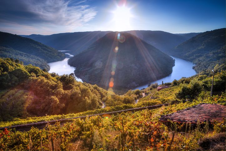 Cabo do Mundo en la ribeira Sacra, una explosión de colores rojizos.