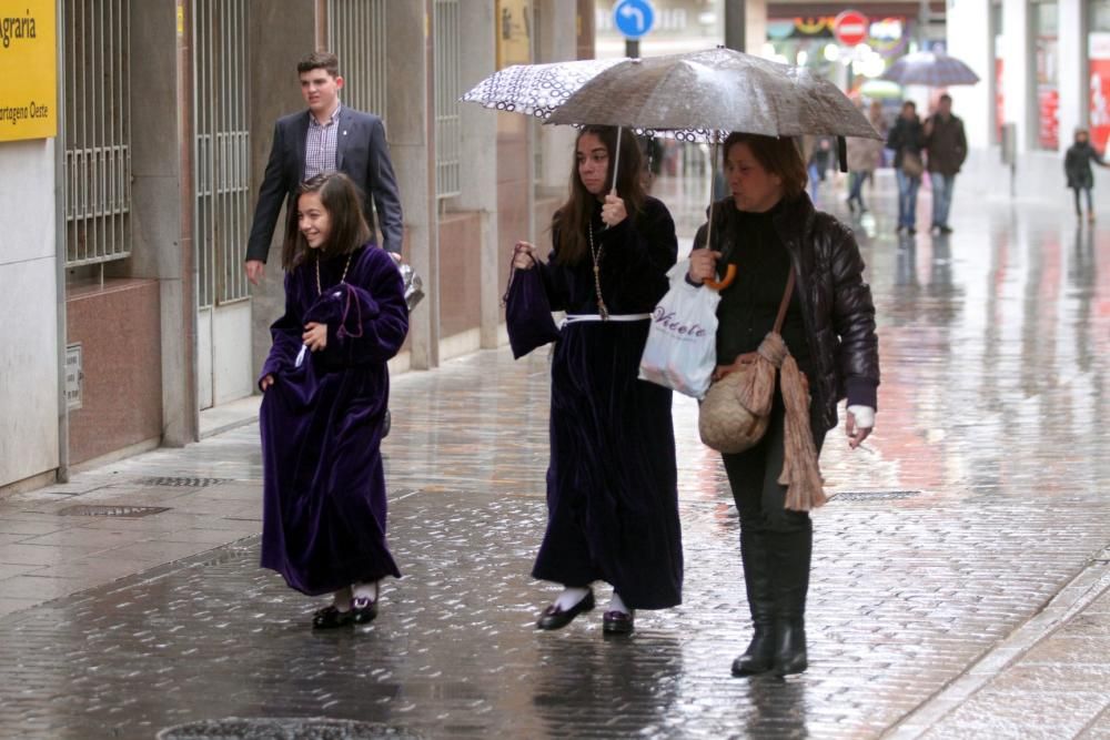 La lluvia obliga a suspender la procesión de la Piedad