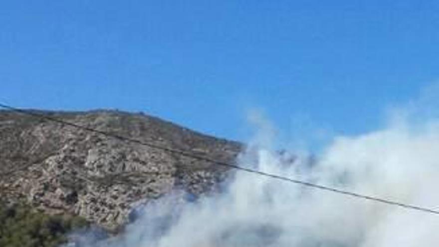 Desalojo en Alcalalí por el fuego