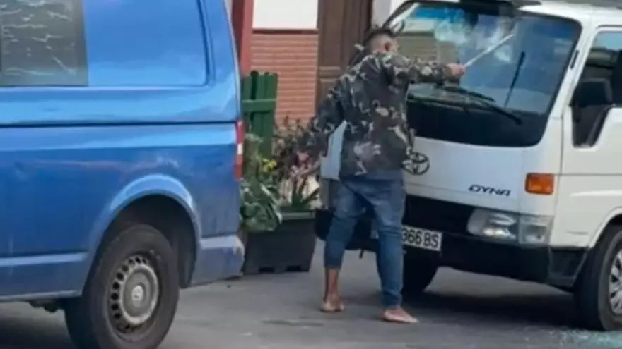 Ingresa en Psiquiatría del Negrín el hombre que agredió a dos personas y destrozó un camión en La Aldea