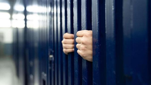 Un detingut en un calabós dels Mossos