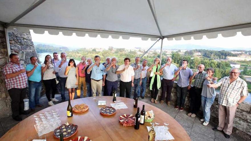Salvaterra inauguró ayer la LVII Festa do Viño do Condado do Tea.  // A. Hernández
