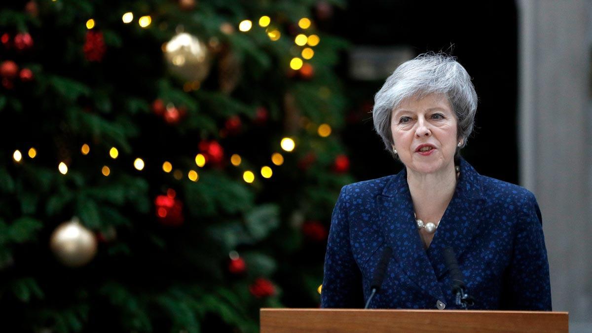 Theresa May afronta una moción de confianza a su liderazgo.