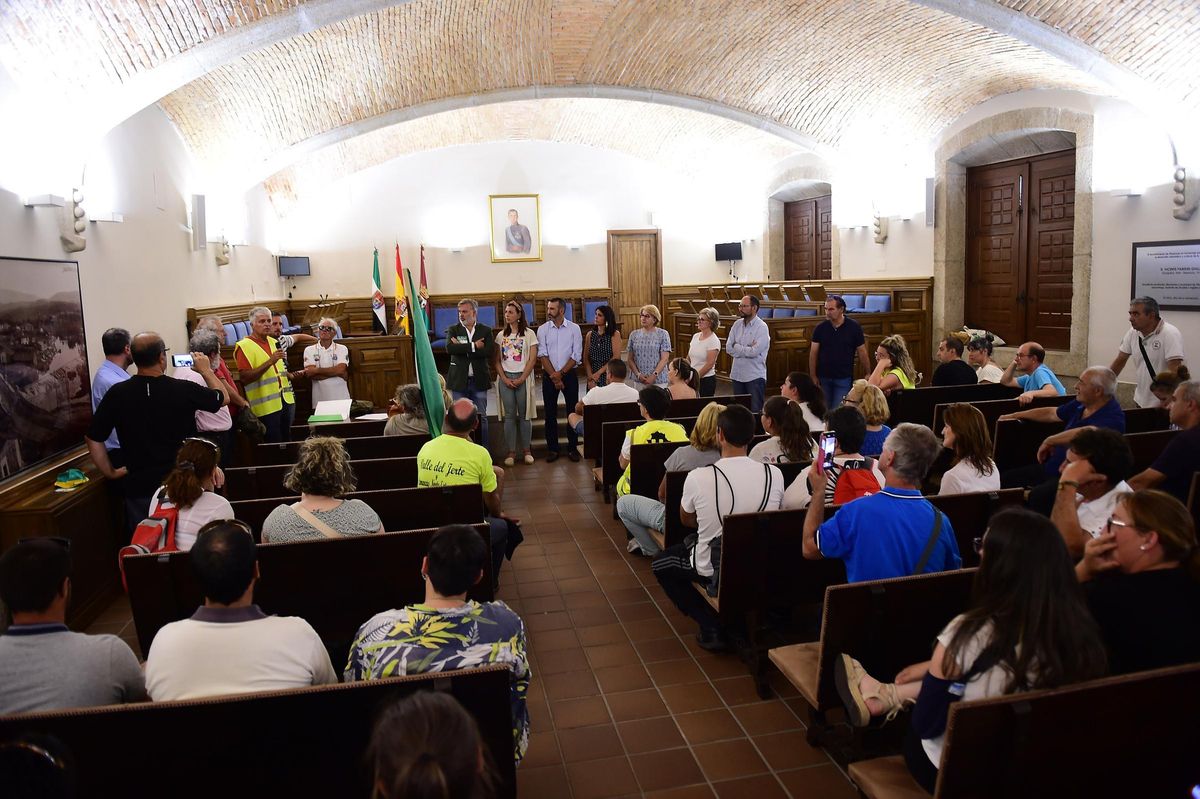 Cereceros, en el salón de plenos del Ayuntamiento de Plasencia.