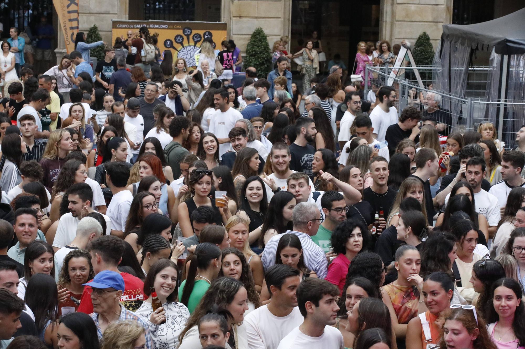 Concierto de Enol en la Plaza Mayor de Gijón