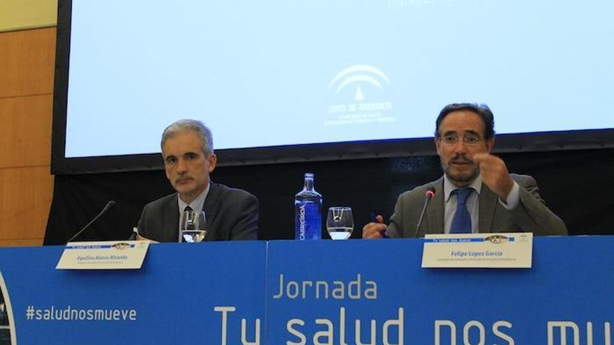 La movilidad sostenible como factor para mejorar la salud. Los consejeros de Salud, Aquilino Alonso, y de Fomento y Vivienda, Felipe López, inauguraron ayer en Málaga las jornadas Tu salud nos mueve, con una defensa de la necesidad de que las administraciones colaboren para mejorar la calidad de vida. Así, defendieron que la movilidad sostenible, como el metro, el tranvía o la bicicleta, minimizan las emisiones contaminantes y consumen menos energía, reduciendo las enfermedades asociadas.