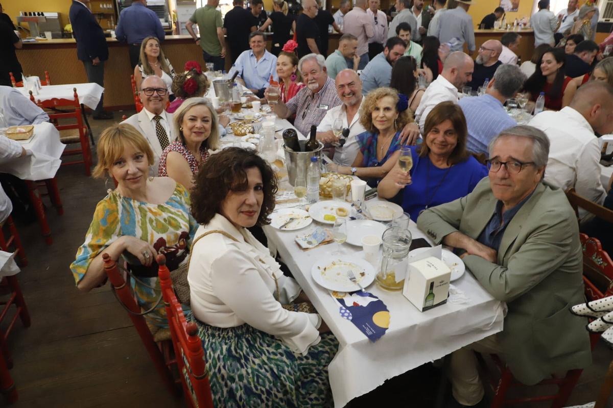 Lunes de comidas de amigos y empresas en la Feria Lunes de comidas de amigos y empresas en la Feria