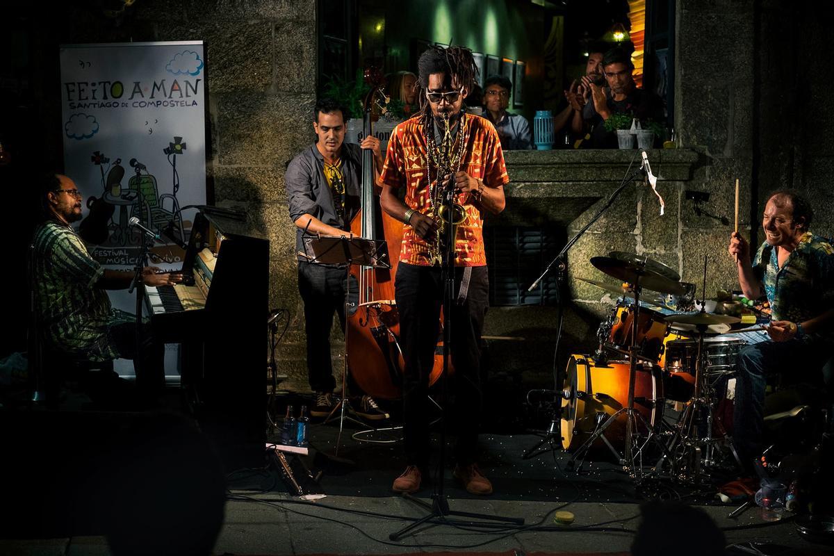 Alejandro Vargas Trio feat Regis Molina no Feito a Man