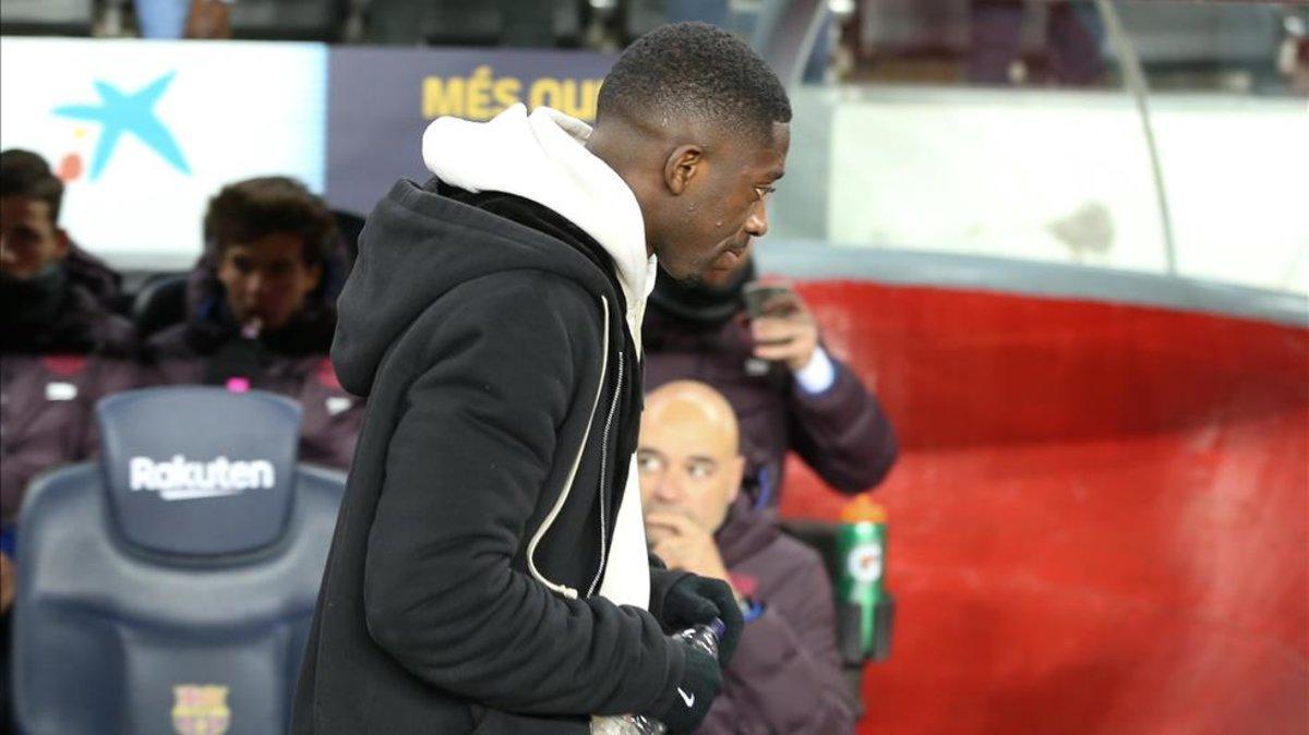 El lesionado Dembélé volvió al Camp Nou para ver al Barça ante el Granada