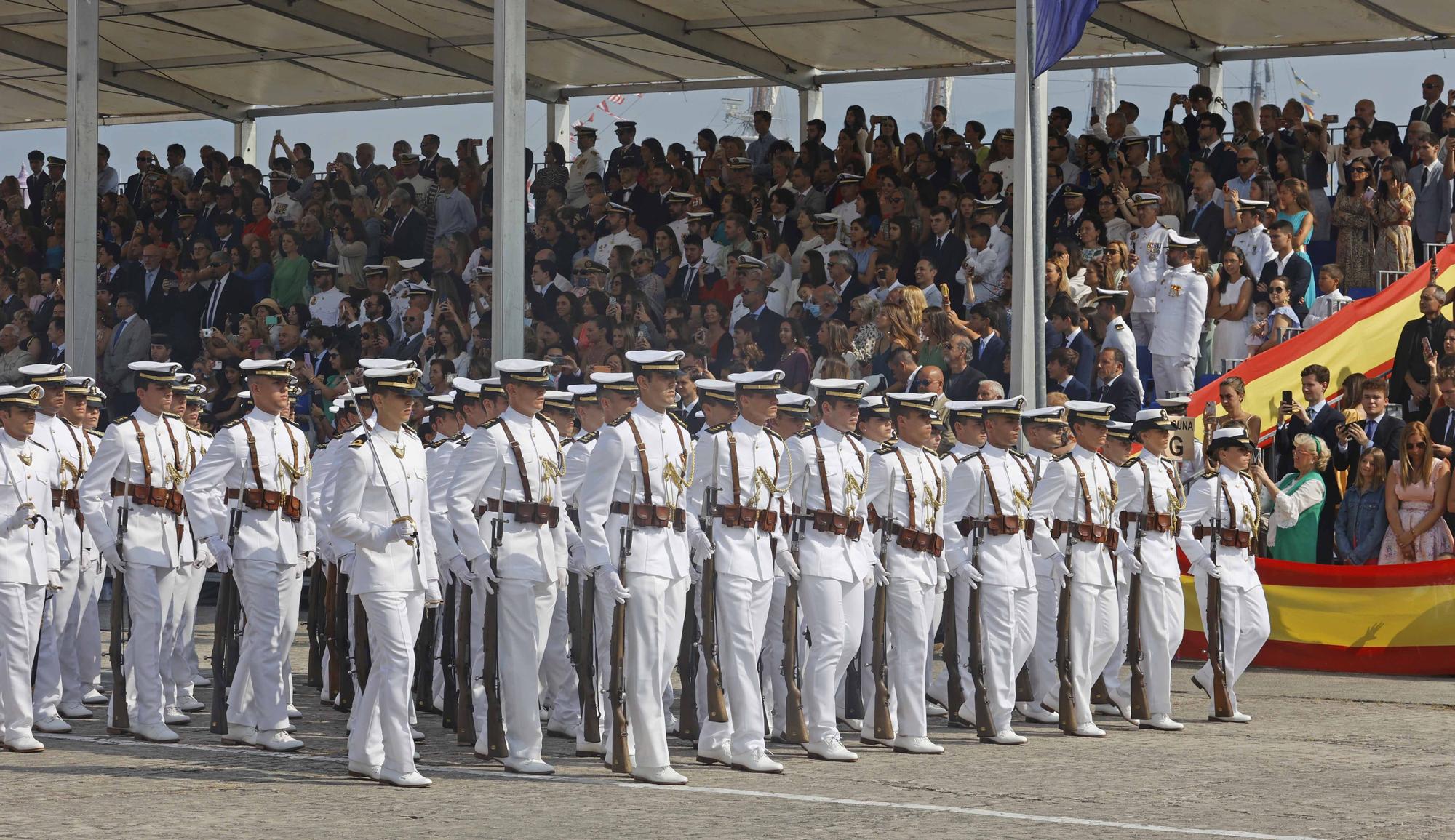 Jura de bandera y entrega de los Reales Despachos en la Escuela Naval de Marín