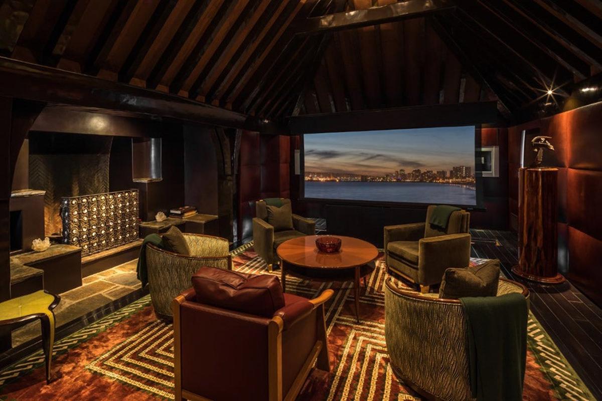 Sala de cine en la casa de Brad Pitt y Jennifer Aniston