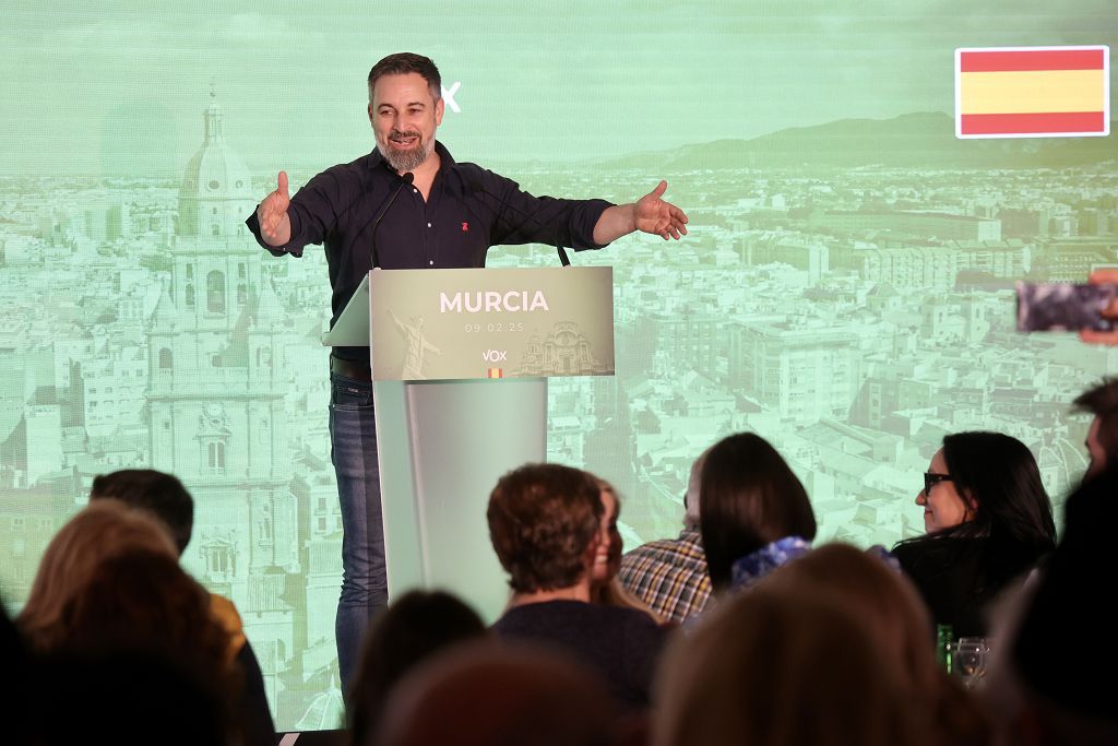 Todas las imágenes de la visita de Santiago Abascal en Murcia este domingo
