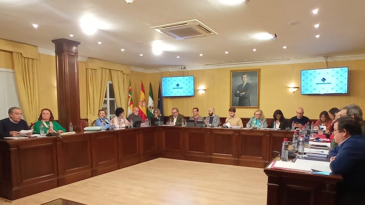 Imagen de una reciente sesión plenaria del Ayuntamiento de Cabra.