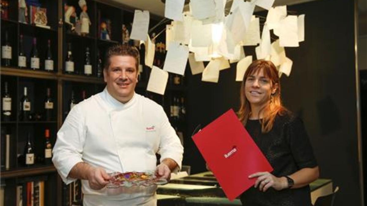 Víctor Quintillà y Mar Gómez, en el reservado de Lluerna. Foto: Josep Garcia