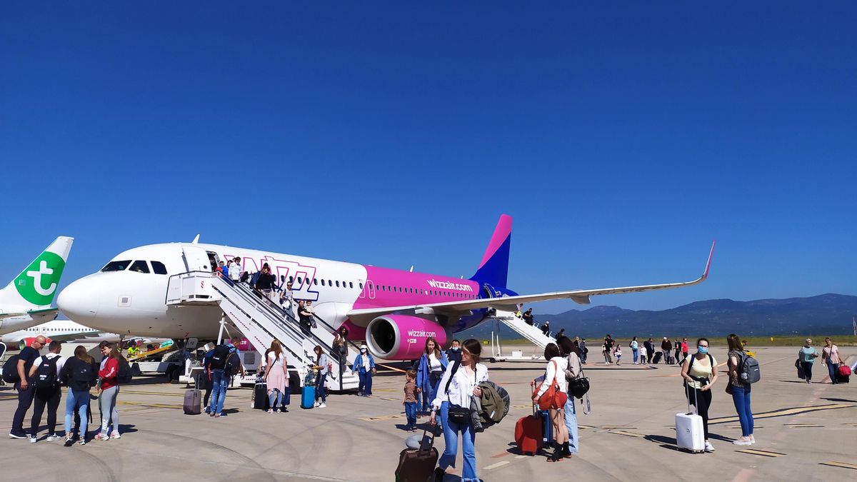 Viajeros en el aeropuerto de Castellón. Viajeros en el aeropuerto de Castellón.