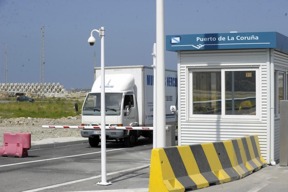 Abre a la circulación el vial de acceso al puerto exterior tras meses con la obra terminada