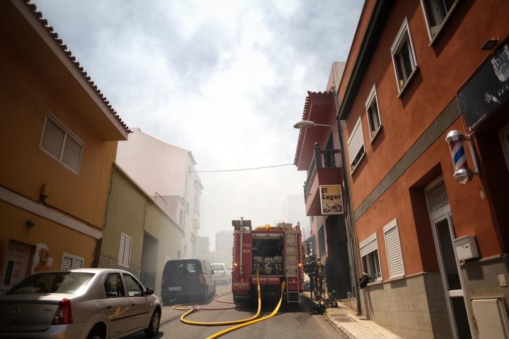 Columna de humo negro en El Tablero