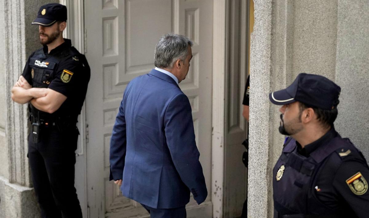 The former secretary of the PSOE organization, Santos Cerdán, to his arrives at the Supreme Court this Monday.