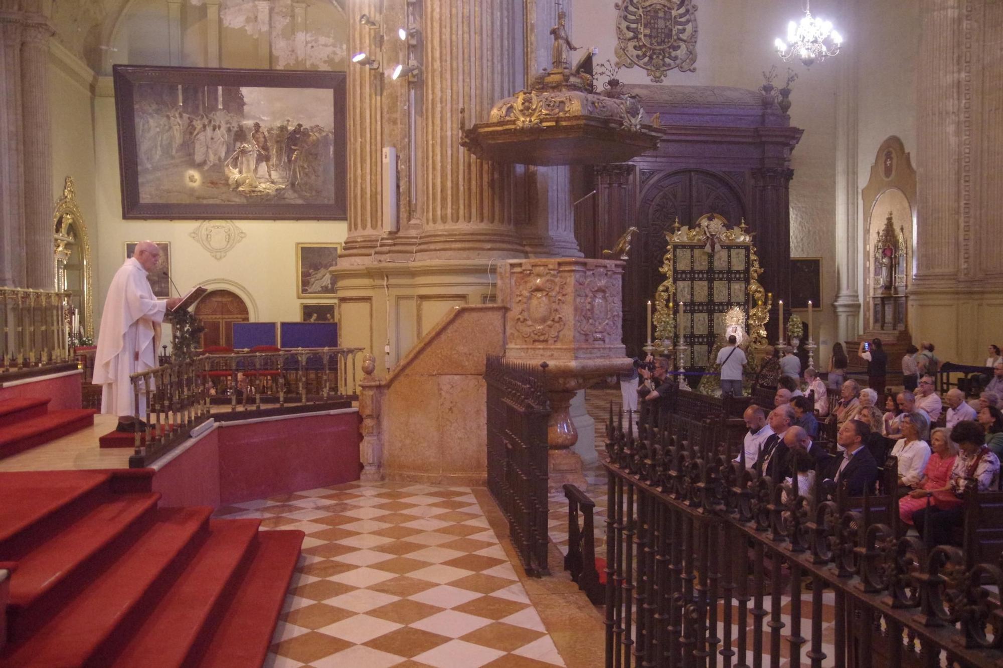 Celebración de la Santa Misa con la Virgen de la Esperanza