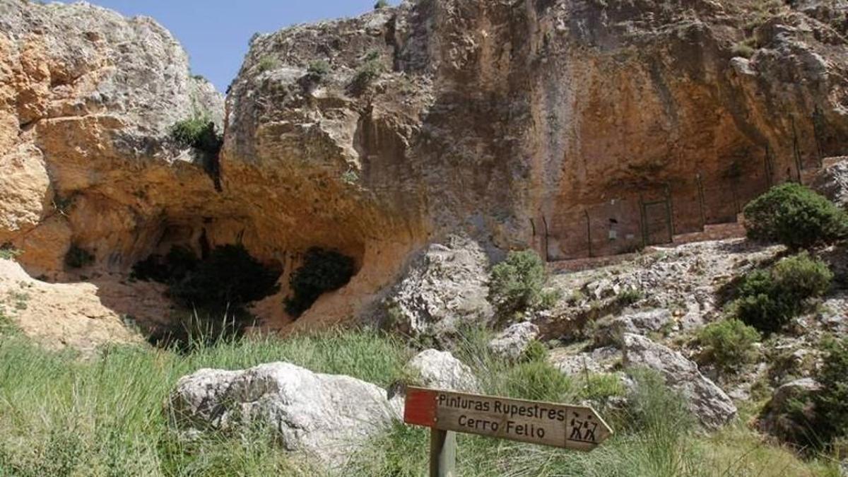 Pinturas ruprestes en el cerro Felio de Alacón.